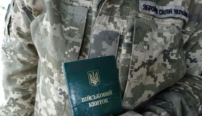 Без військового документа послуг не буде: уряд змінив правила обслуговування чоловіків у консульствах